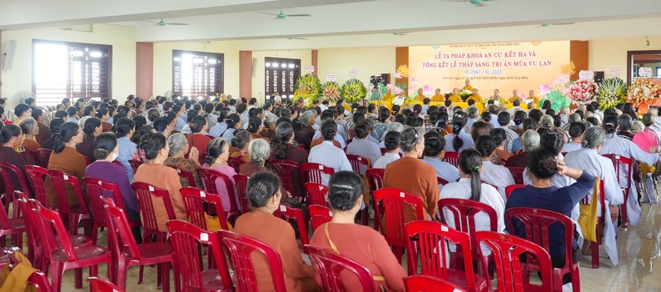 Quang cảnh buổi lễ Quang cảnh buổi lễ