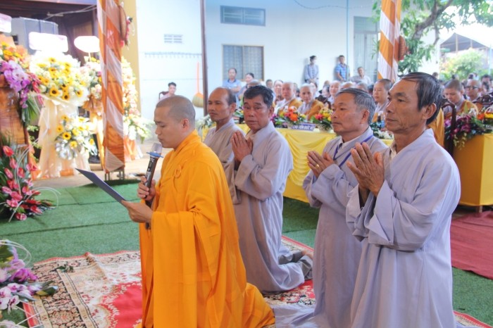 Đại đức Thích Giác Hồng dâng lời phát nguyện Đại đức Thích Giác Hồng dâng lời phát nguyện