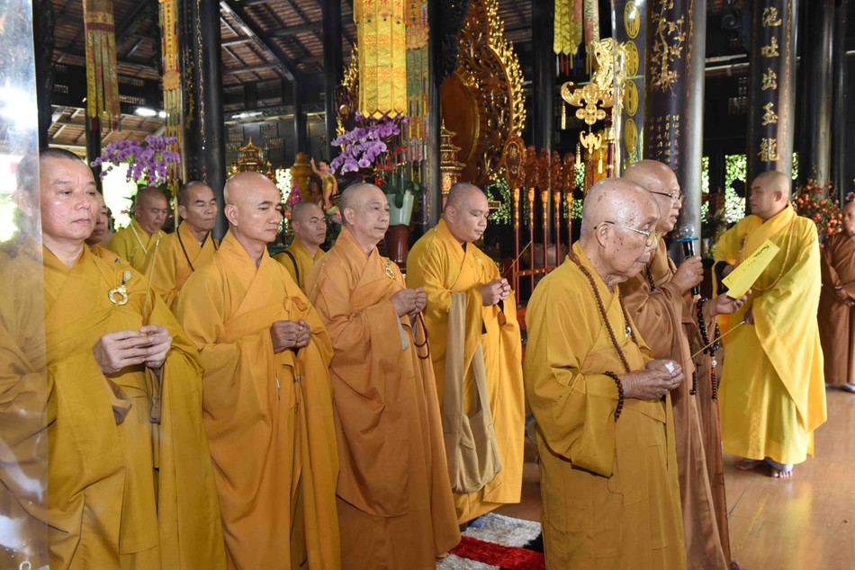 Chư tôn giáo phẩm niêm hương cầu nguyện Chư tôn giáo phẩm niêm hương cầu nguyện