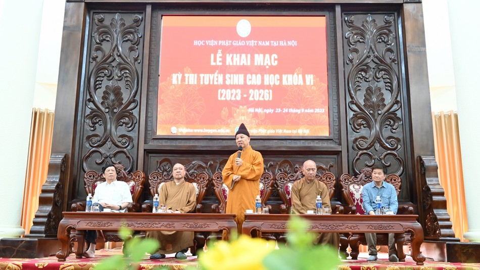 Hòa thượng Thích Thanh Quyết sách tấn các thí sinh trước khi bước vào kỳ thi tuyển sinh Hòa thượng Thích Thanh Quyết sách tấn các thí sinh trước khi bước vào kỳ thi tuyển sinh