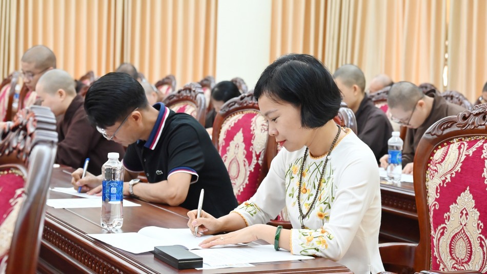 Cư sĩ Phật tử tham dự kỳ thi Cư sĩ Phật tử tham dự kỳ thi