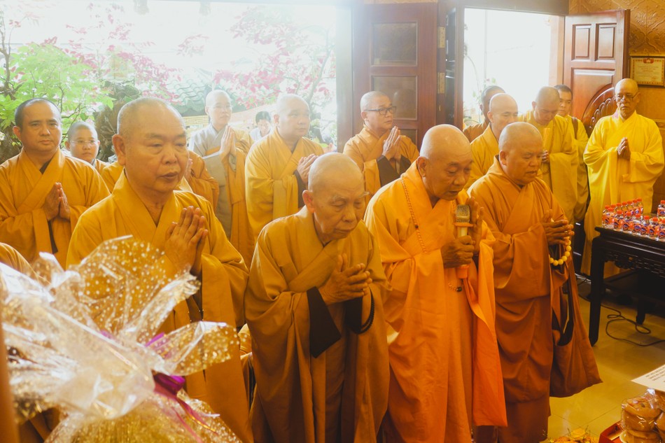 Chư tôn giáo phẩm niêm hương tưởng niệm Chư tôn giáo phẩm niêm hương tưởng niệm