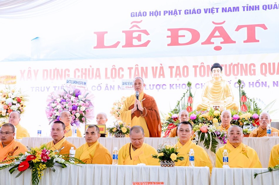 Hòa thượng Thích Phước Minh ban đạo từ Hòa thượng Thích Phước Minh ban đạo từ