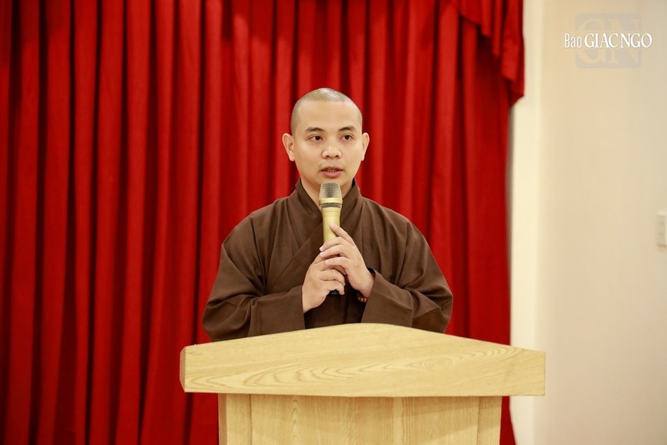 Đại đức Thích Nguyện Truyền phát biểu khai mạc Đại đức Thích Nguyện Truyền phát biểu khai mạc