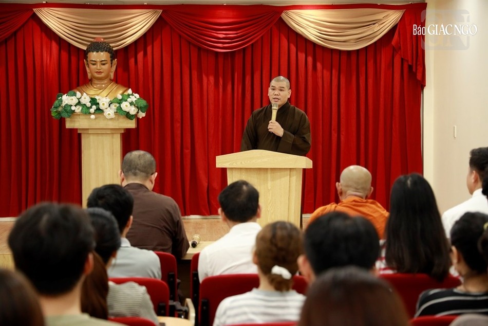 Đại đức Thích Nguyên Tài báo cáo về công tác tổ chức cuộc thi Đại đức Thích Nguyên Tài báo cáo về công tác tổ chức cuộc thi