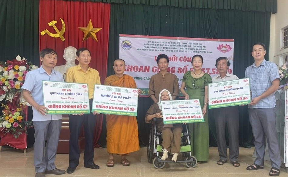 Lễ khởi công khoan giếng số 56, 57, 58 và 59 do Phân ban Dân tộc thuộc Ban Hướng dẫn Phật tử tỉnh Nghệ An kết nối các mạnh thường quân trao tặng Lễ khởi công khoan giếng số 56, 57, 58 và 59 do Phân ban Dân tộc thuộc Ban Hướng dẫn Phật tử tỉnh Nghệ An kết nối các mạnh thường quân trao tặng