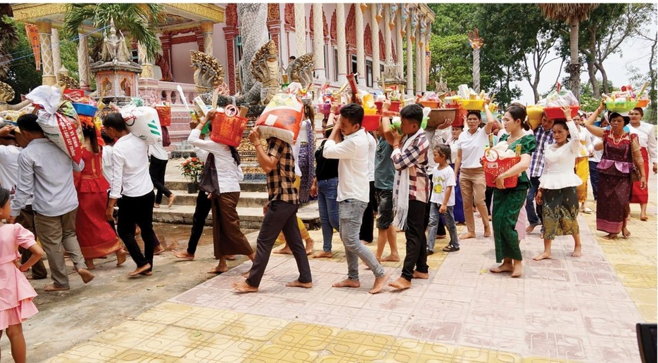 Đồng bào Khmer đến chùa trong những dịp lễ lớn Đồng bào Khmer đến chùa trong những dịp lễ lớn