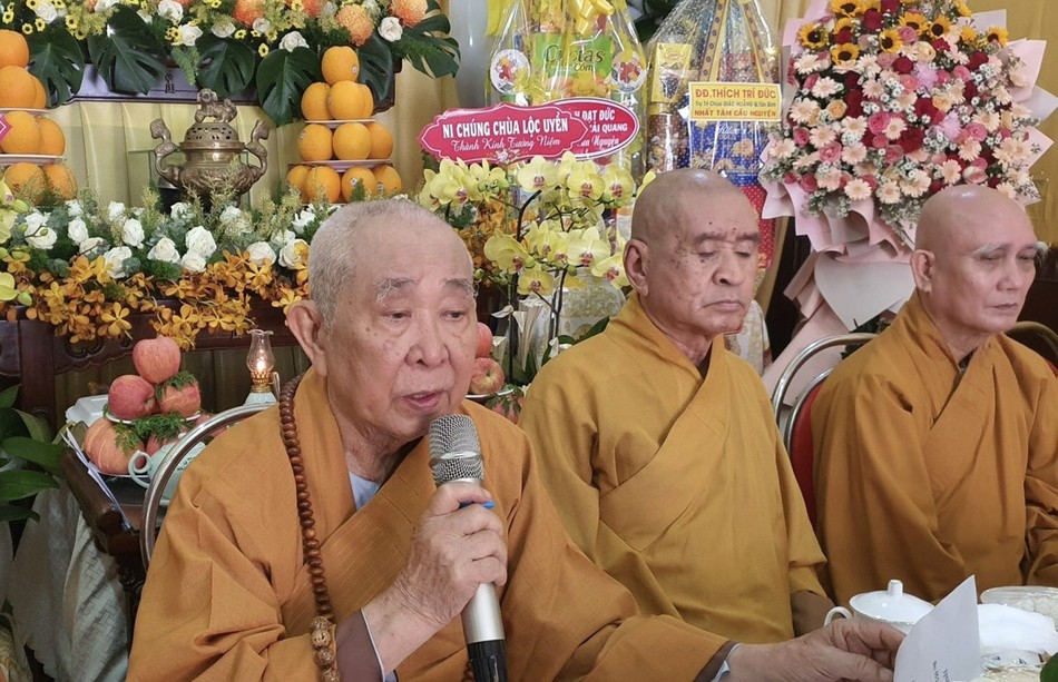 Trưởng lão Hòa thượng Thích Như Tín ban đạo từ Trưởng lão Hòa thượng Thích Như Tín ban đạo từ