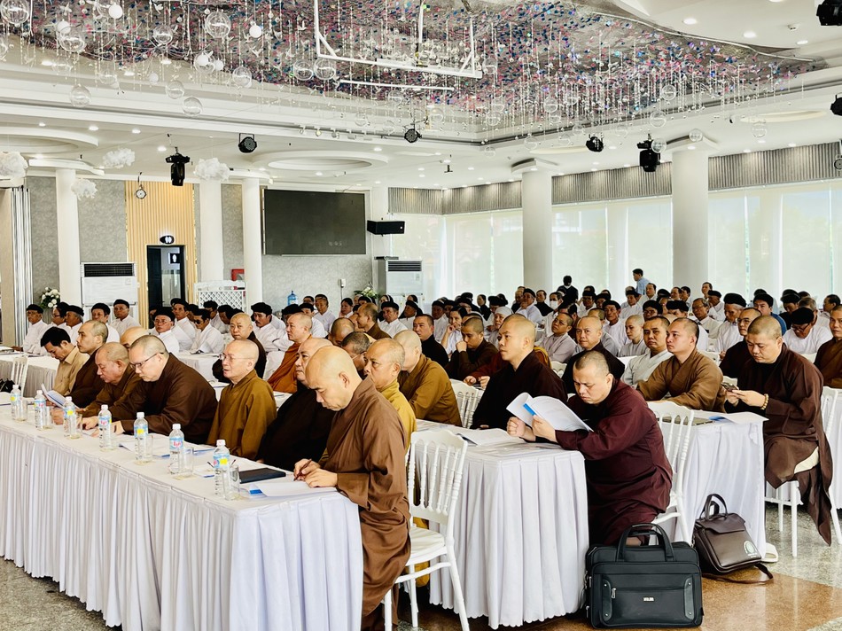 Chư tôn đức Tăng Ni tham dự hội nghị Chư tôn đức Tăng Ni tham dự hội nghị