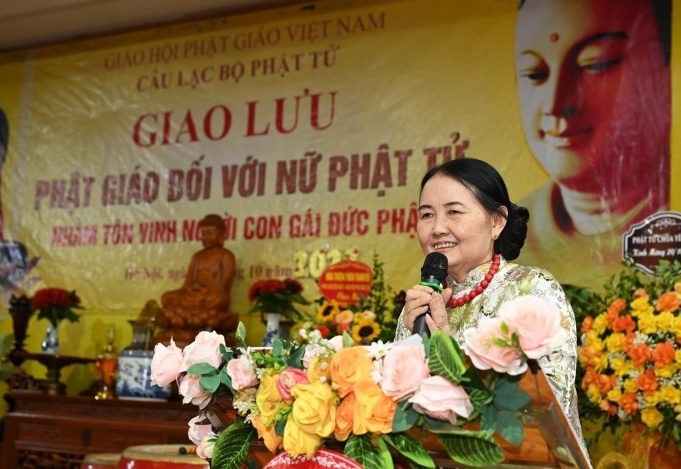 Cư sĩ Diệu Nhân - Nguyễn Thị Xuân Loan đọc diễn văn khai mạc Cư sĩ Diệu Nhân - Nguyễn Thị Xuân Loan đọc diễn văn khai mạc