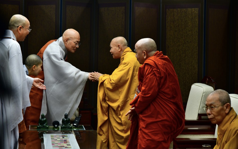 Hòa thượng Chủ tịch tông Tào Khê trân trọng đón tiếp phái đoàn GHPGVN Hòa thượng Chủ tịch tông Tào Khê trân trọng đón tiếp phái đoàn GHPGVN