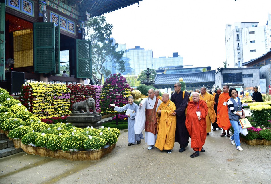 Đoàn GHPGVN tham quan tổ đình Tào Khê Đoàn GHPGVN tham quan tổ đình Tào Khê