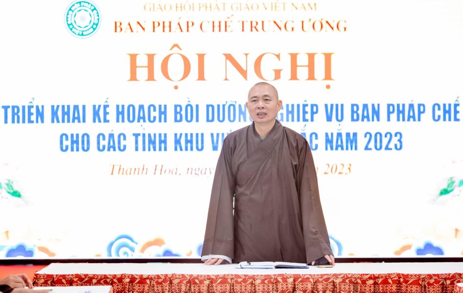 Thượng tọa Thích Tâm Đức chủ trì phiên họp Thượng tọa Thích Tâm Đức chủ trì phiên họp