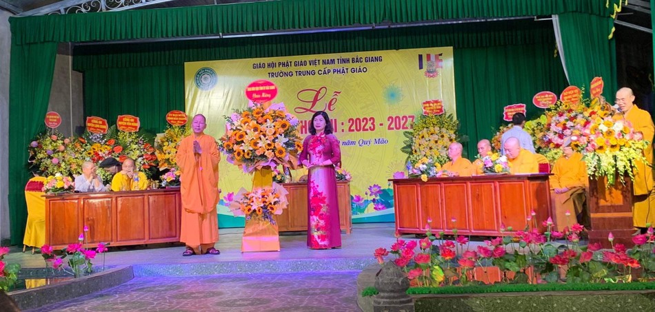 Lẵng hoa chúc mừng của Ban Dân vận Tỉnh ủy Bắc Giang Lẵng hoa chúc mừng của Ban Dân vận Tỉnh ủy Bắc Giang