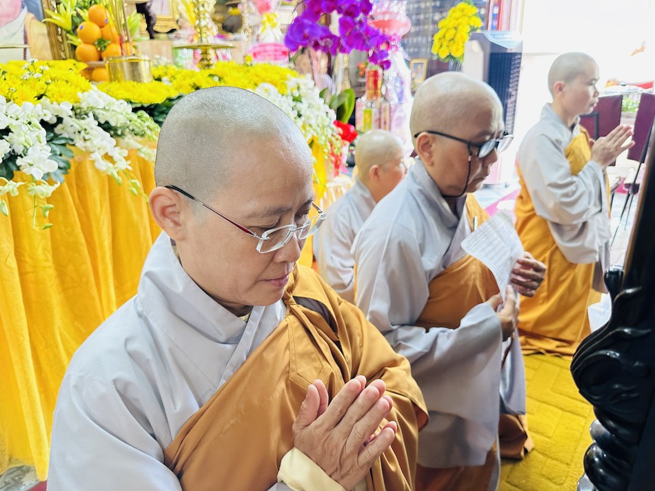 Đại diện môn đồ tứ chúng dâng lời cảm niệm