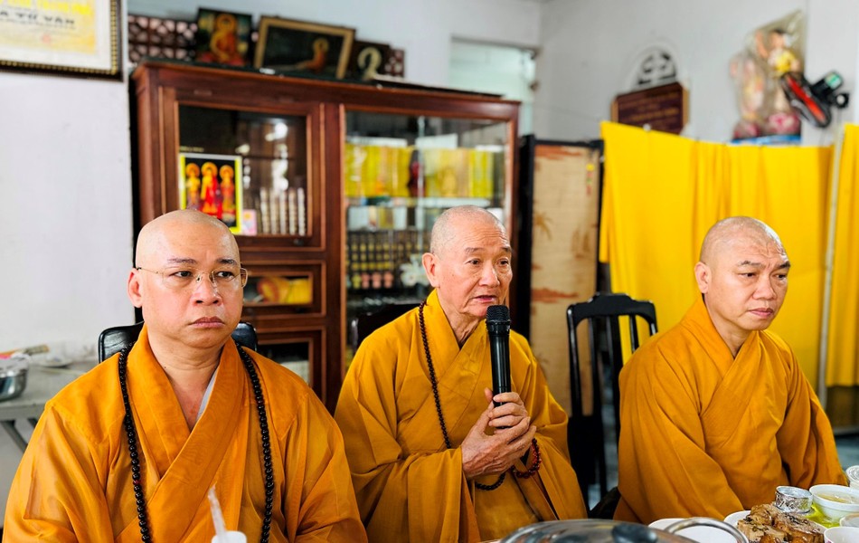 Trưởng lão Hòa thượng Thích Thanh Hùng ban đạo từ