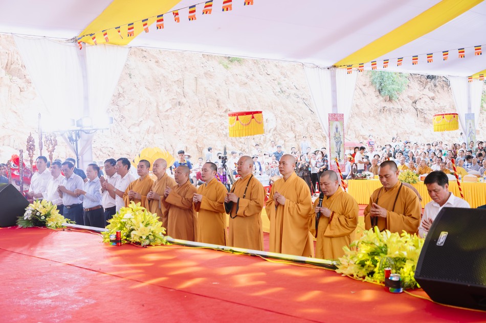 Cử hành nghi lễ tâm linh khởi công xây dựng chùa Đót Tiên Cử hành nghi lễ tâm linh khởi công xây dựng chùa Đót Tiên
