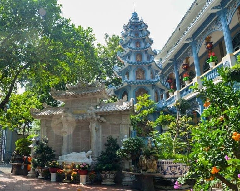 Bảo tháp Hòa thượng Thích Đạo Thanh trong khuôn viên tổ đình Pháp Hoa Bảo tháp Hòa thượng Thích Đạo Thanh trong khuôn viên tổ đình Pháp Hoa