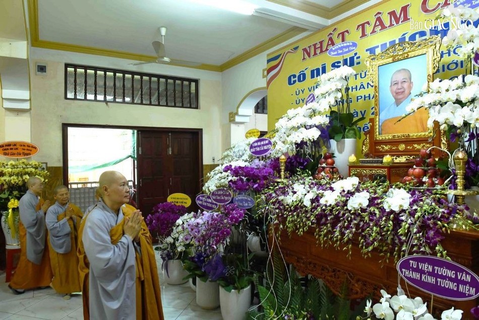 Chư Ni Q.Bình Thạnh hữu nhiễu kim quan