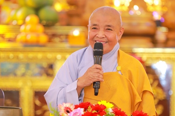 Ni trưởng Thích nữ Pháp Như phát biểu tại lễ khai mạc khóa tu