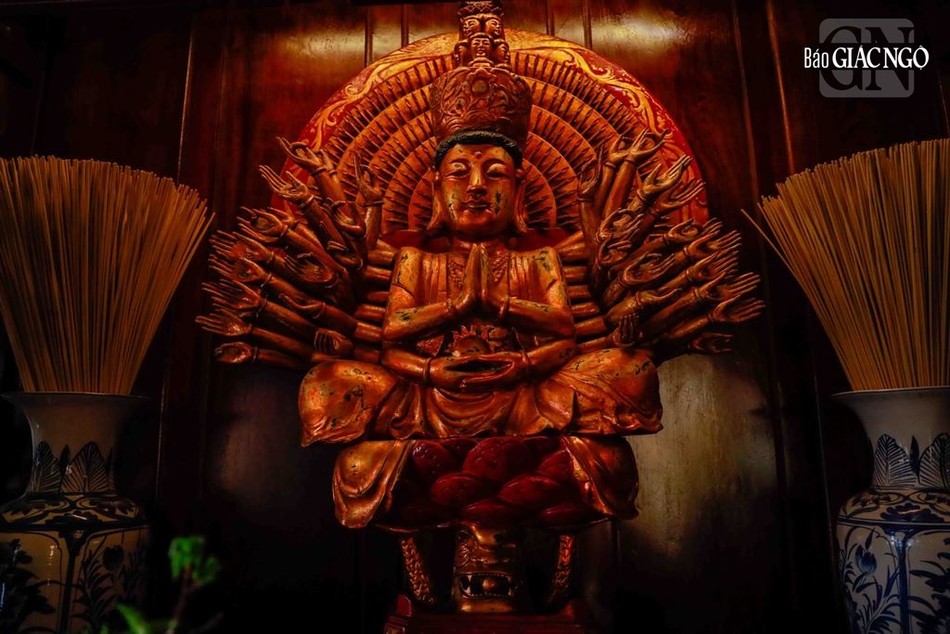 Tượng Thiên thủ thiên nhãn cổ