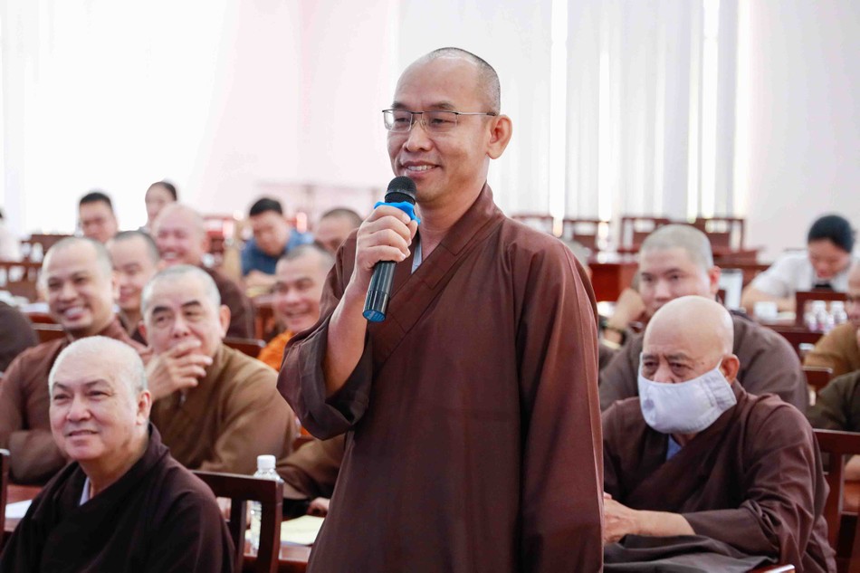 Đại đức Thích Thiện Lực, trụ trì chùa Giác Quang đặt câu hỏi liên quan đến đất đai và con dấu cơ sở tôn giáo Đại đức Thích Thiện Lực, trụ trì chùa Giác Quang đặt câu hỏi liên quan đến đất đai và con dấu cơ sở tôn giáo