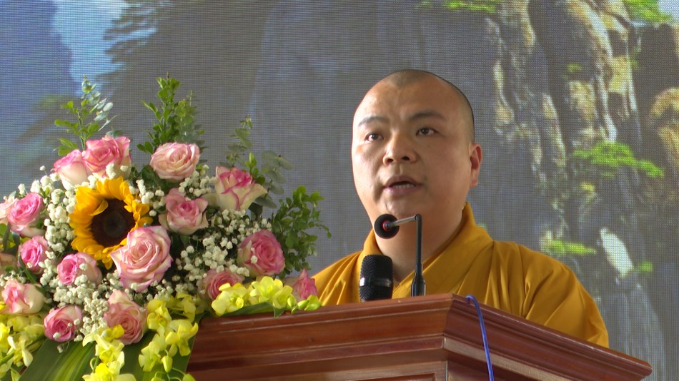 Đại đức Thích Minh Hải đọc diễn văn khai mạc Đại đức Thích Minh Hải đọc diễn văn khai mạc