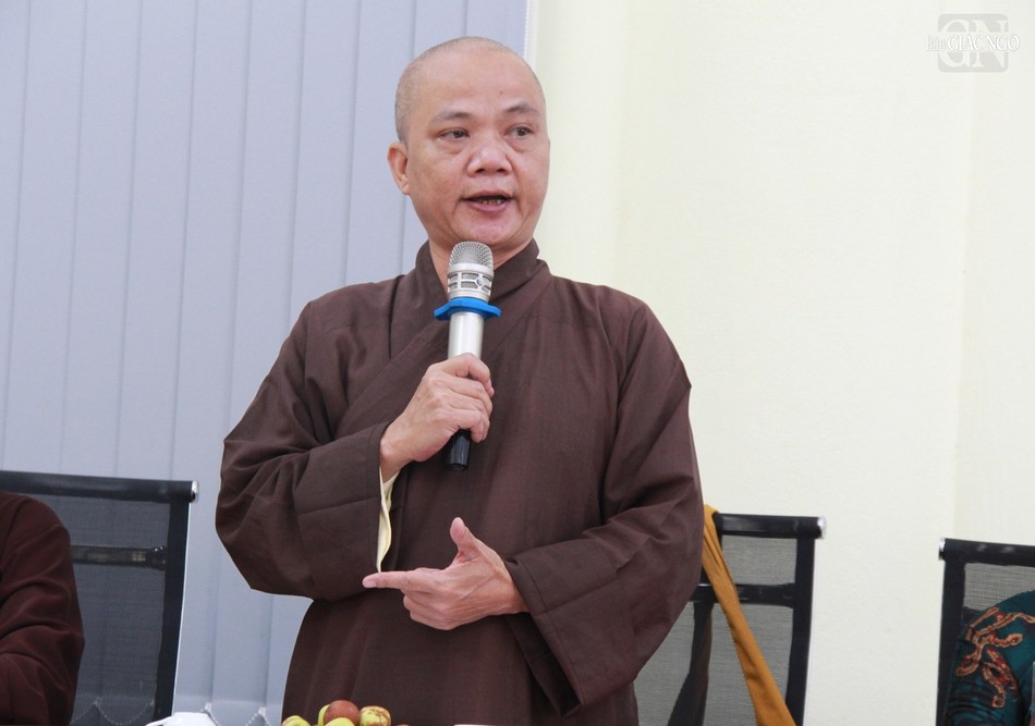 Thượng tọa Thích Không Nhiên trình bày đề án về triển lãm tư liệu Thượng tọa Thích Không Nhiên trình bày đề án về triển lãm tư liệu