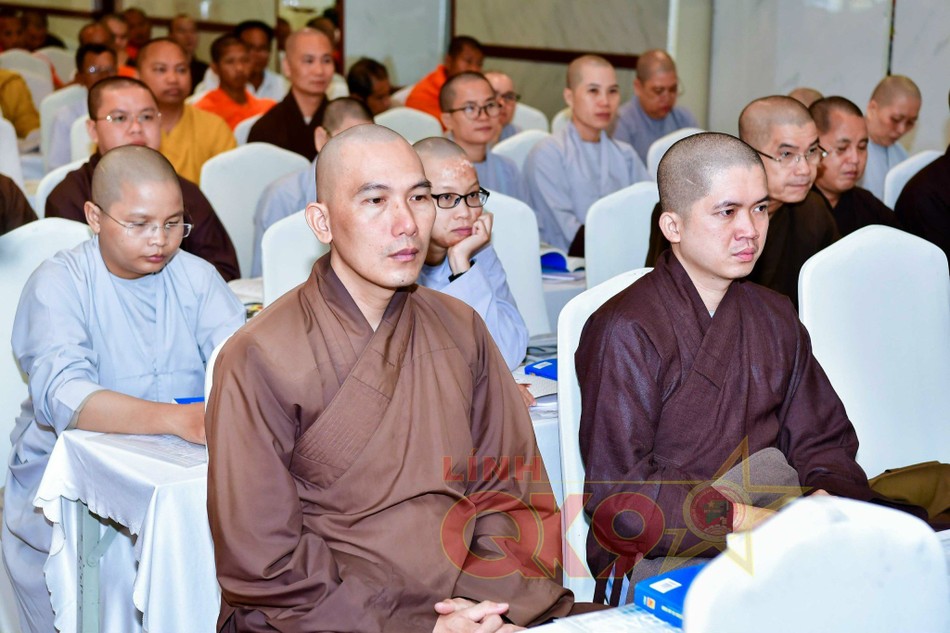 Chư Tăng Ni tham dự khóa bồi dưỡng
