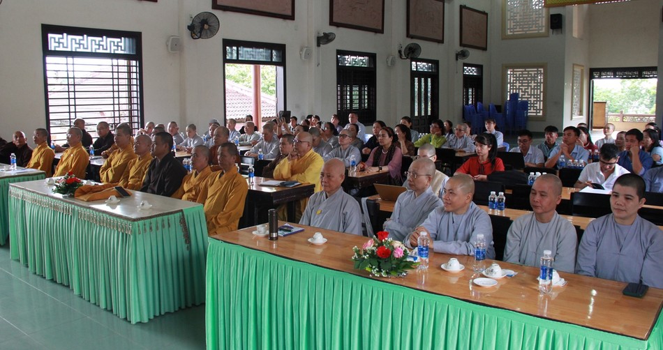 Chư tôn đức các tỉnh Trung Bộ tham dự buổi triển khai các đề án Chư tôn đức các tỉnh Trung Bộ tham dự buổi triển khai các đề án