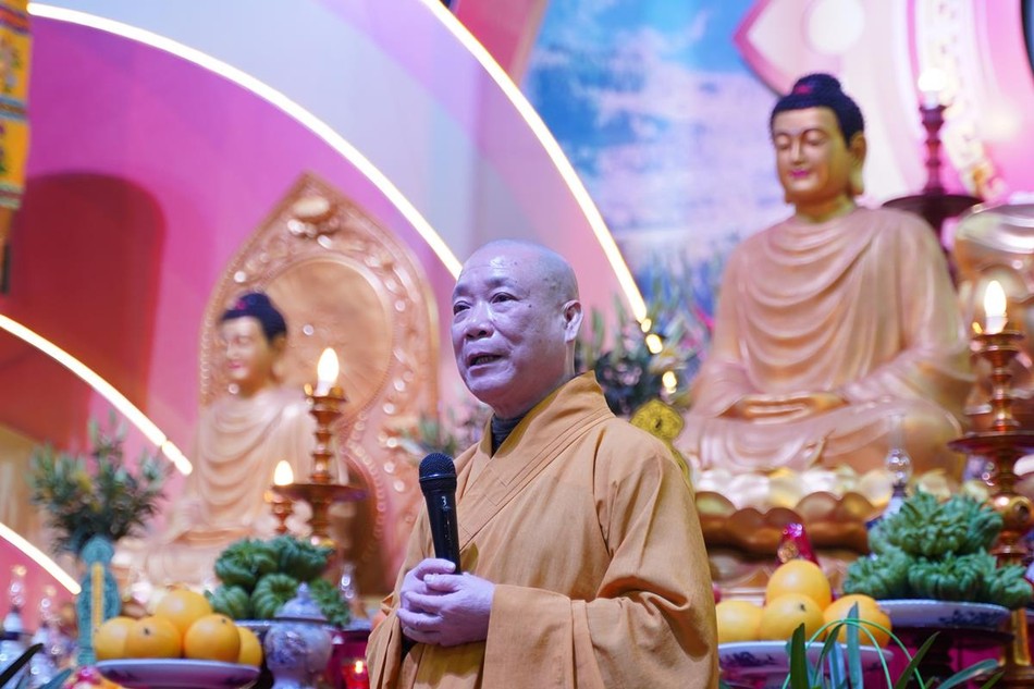 Hòa thượng Thích Bảo Nghiêm, trụ trì chùa Bằng phát biểu trong buổi khai mạc