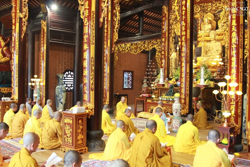 Tăng, Ni sinh Học viện Phật giáo VN tại Huế tụng kinh Di giáo