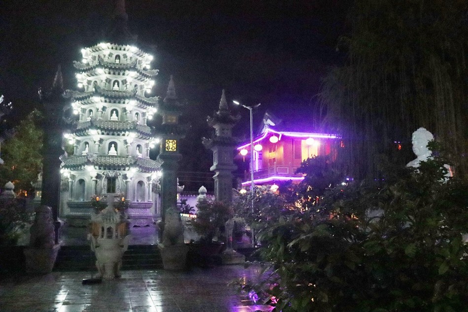 Bảo tháp Trưởng lão Hòa thượng Thích Như Ý trong khuôn viên chùa Linh Sơn Pháp Bảo Bảo tháp Trưởng lão Hòa thượng Thích Như Ý trong khuôn viên chùa Linh Sơn Pháp Bảo