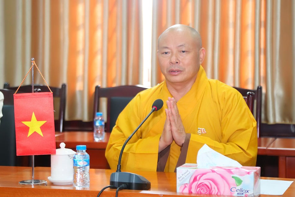Thượng tọa Thích Tâm Định phát biểu tại buổi lễ Thượng tọa Thích Tâm Định phát biểu tại buổi lễ