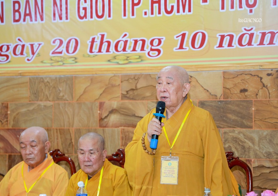 Trưởng lão Hòa thượng Thích Như Tín ban đạo từ