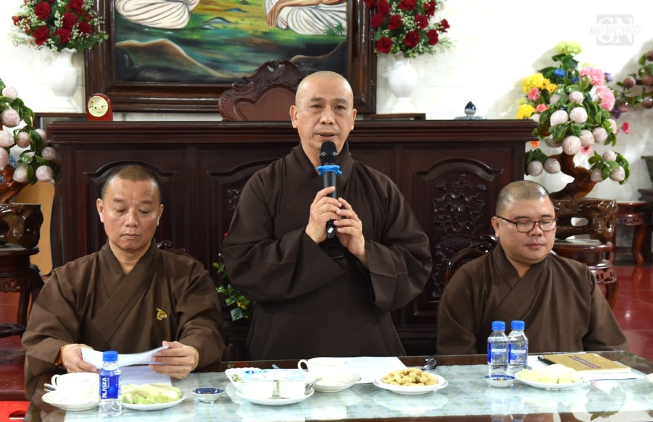 Thượng tọa Thích Tâm Chơn chủ trì phiên họp Thượng tọa Thích Tâm Chơn chủ trì phiên họp