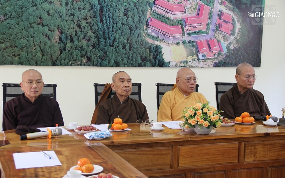 Chư tôn đức chứng minh, chủ tọa buổi họp Chư tôn đức chứng minh, chủ tọa buổi họp