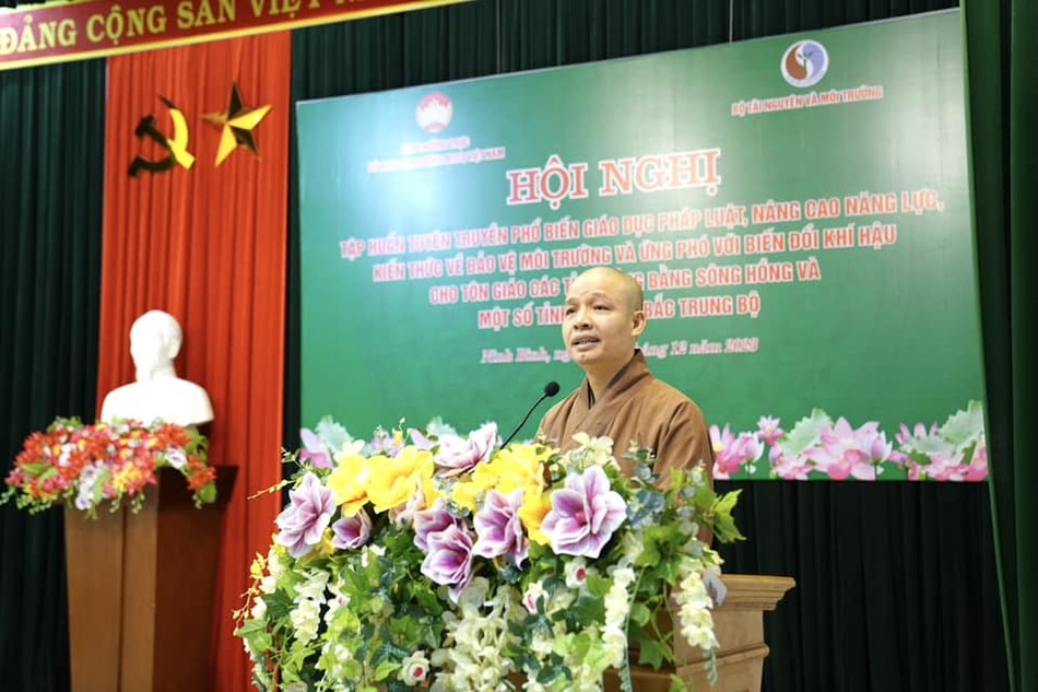 Thượng tọa Thích Minh Quang, Trưởng ban Trị sự GHPGVN tỉnh Ninh Bình chia sẻ tại hội nghị về "Phật giáo Ninh Bình tham gia công tác bảo vệ môi trường, ứng phó với biến đổi khí hậu và an sinh xã hội" Thượng tọa Thích Minh Quang, Trưởng ban Trị sự GHPGVN tỉnh Ninh Bình chia sẻ tại hội nghị về "Phật giáo Ninh Bình tham gia công tác bảo vệ môi trường, ứng phó với biến đổi khí hậu và an sinh xã hội"