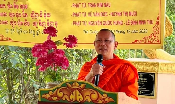 Thượng tọa Thạch Rây báo cáo quá trình xây dựng cầu Duyên Sinh Thượng tọa Thạch Rây báo cáo quá trình xây dựng cầu Duyên Sinh