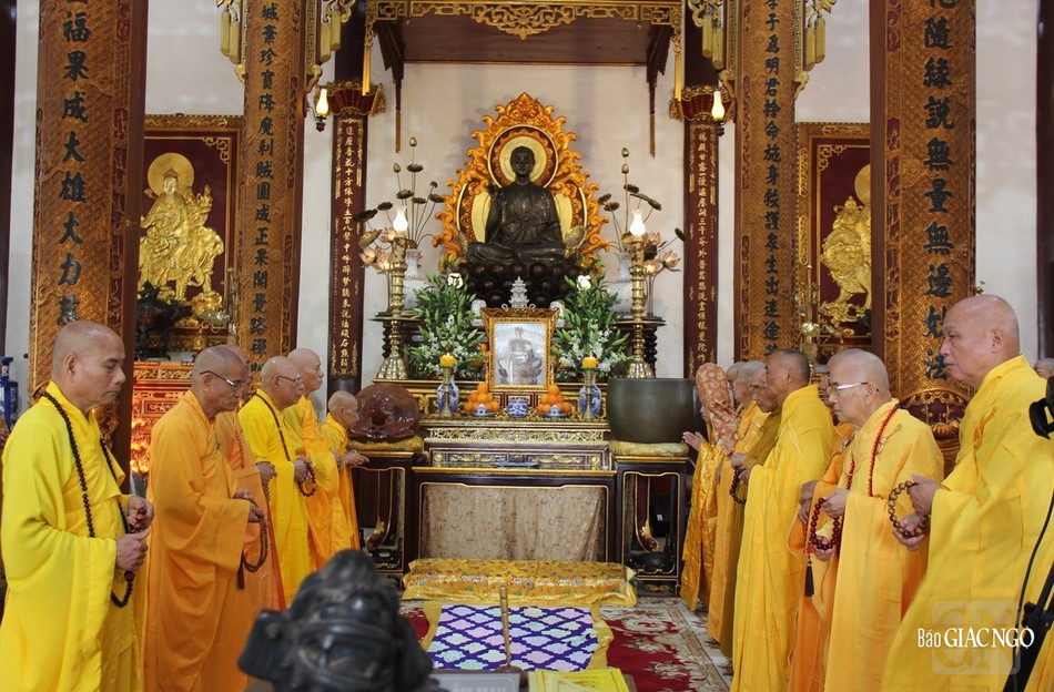 Lễ tưởng niệm tại chánh điện tổ đình Từ Đàm Lễ tưởng niệm tại chánh điện tổ đình Từ Đàm