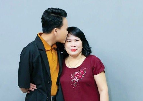 Nguyễn Ngọc Nhứt và mẹ - Ảnh: NVCC Nguyễn Ngọc Nhứt và mẹ - Ảnh: NVCC