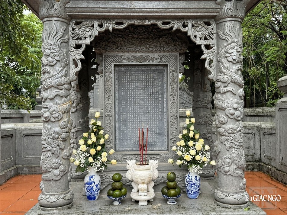 Giáo sư Lê Mạnh Thát viết bia tưởng niệm về cố Trưởng lão Hòa thượng Giáo sư Lê Mạnh Thát viết bia tưởng niệm về cố Trưởng lão Hòa thượng