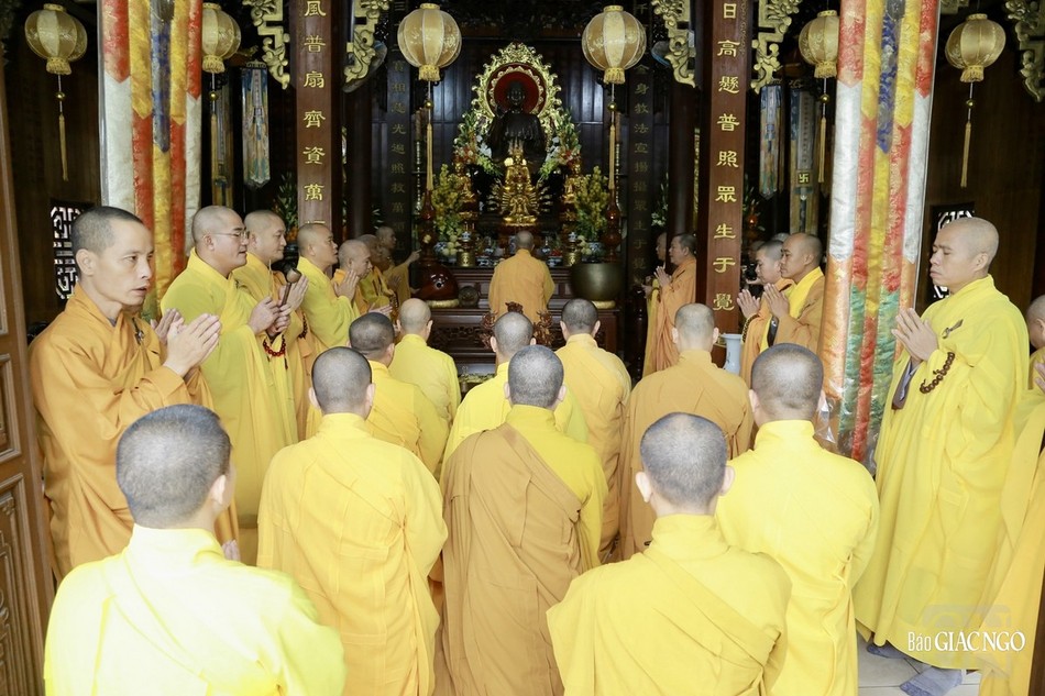 Lễ cúng ngọ theo nghi thức thiền môn cố đô Huế tại chánh điện tổ đình Kim Tiên Lễ cúng ngọ theo nghi thức thiền môn cố đô Huế tại chánh điện tổ đình Kim Tiên