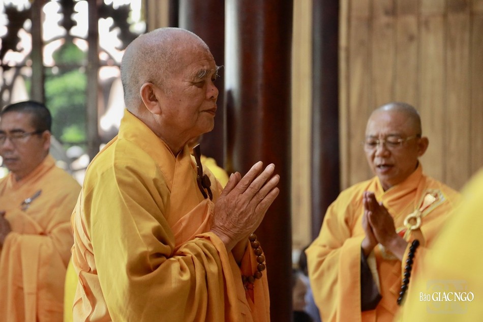 Hòa thượng Thích Thanh Đàm sám chủ lễ cúng ngọ Hòa thượng Thích Thanh Đàm sám chủ lễ cúng ngọ