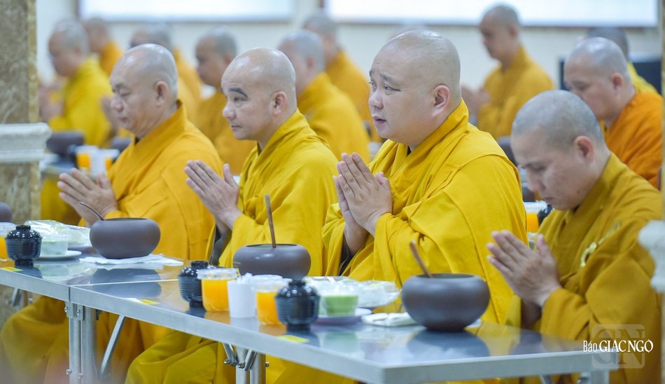 Đây cũng là cơ hội để các hành giả cùng chung sống, tu học