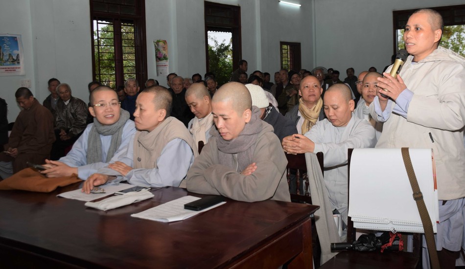 Chư Ni đóng góp ý kiến Chư Ni đóng góp ý kiến