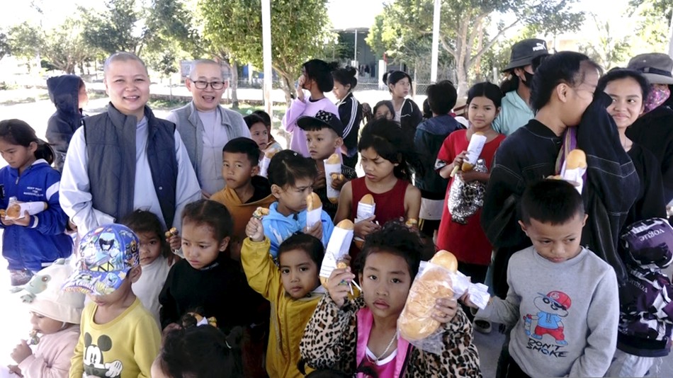 San sẻ yêu thương San sẻ yêu thương