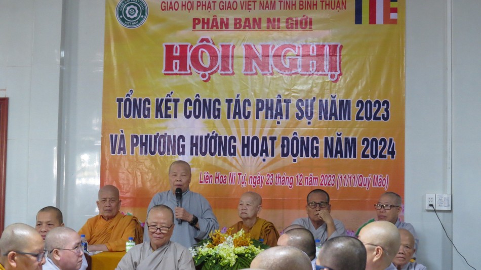 Ni trưởng Thích nữ Như Trí ban đạo từ Ni trưởng Thích nữ Như Trí ban đạo từ