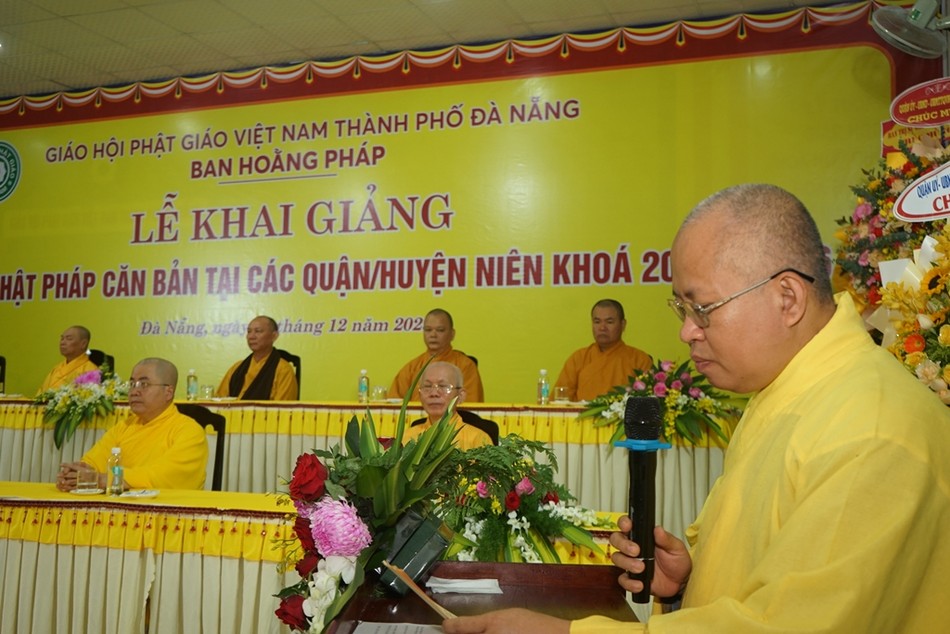 Thượng tọa Thích Pháp Ấn báo cáo kế hoạch và chương trình khóa học Thượng tọa Thích Pháp Ấn báo cáo kế hoạch và chương trình khóa học