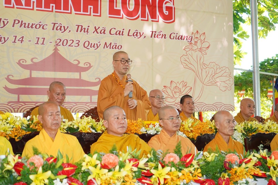 Thượng tọa Thích Quảng Lộc ban đạo từ